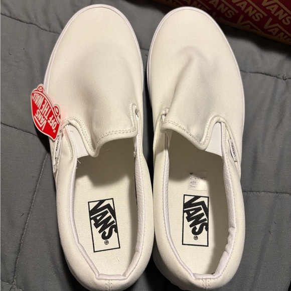 VANS Men's Classic White Slip-On Sneakers Size 11.5 Women’s Size 13 - Picture 2 of 8